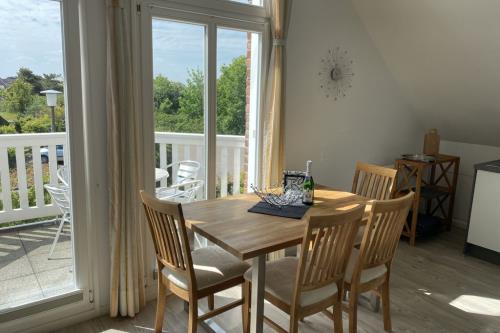 Borkum Ferienwohnung Top Lounge Borkum - Top Lounge II - Essbereich, www.borkum-ferien.info