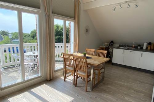 Borkum Ferienwohnung Top Lounge Borkum - Top Lounge II - Essplatz mit Blick auf die Dünen