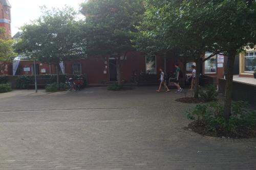 Borkum Ferienwohnung Villa Central - Fewo Nr. 3 - Wilhelm-Bakker-Str.28 - Gemeindeplatz mit Wasserspielen + Bänken