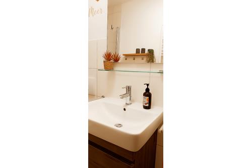 Borkum Ferienwohnung Villa Harmonie - Wohnung Oleander - Detail Duschbad