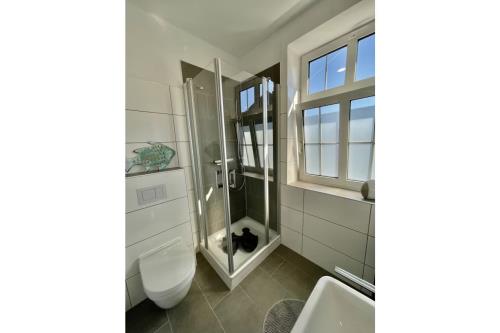 Borkum Ferienwohnung Altes Offiziershaus - Wohnung 3 - badezimmer mit dusche