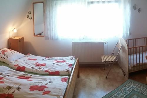 Borkum Ferienhaus Ferienhäuser Herrlich - Herrlich 31 - schlafzimmer mit kinderbett