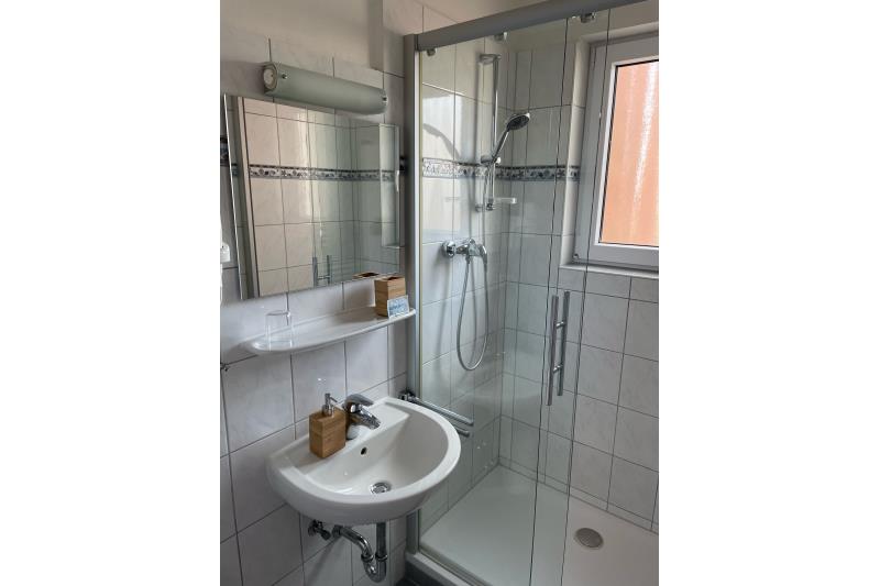 Borkum Hotel Haus Passat - Einzelzimmer 02 EG - Bad