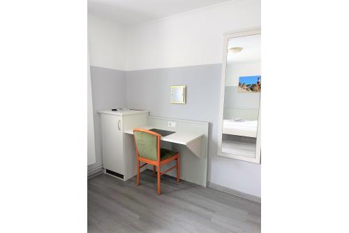 Borkum Hotel Haus Passat - Einzelzimmer Meerblick 14 OG - Schreibtisch