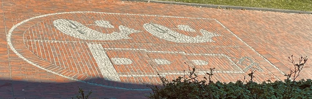 Bodenmoasik mit Wal auf Borkum