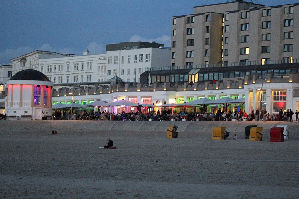 Strandpromenade am Abend